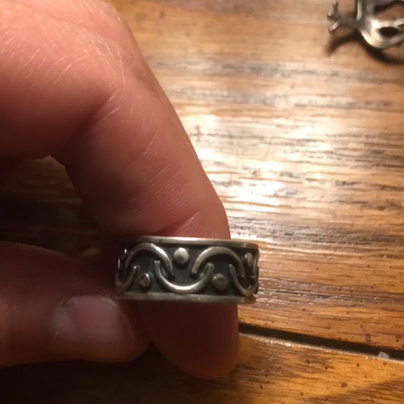 Size 7 sterling silver wide ring - Picture 2 of 3